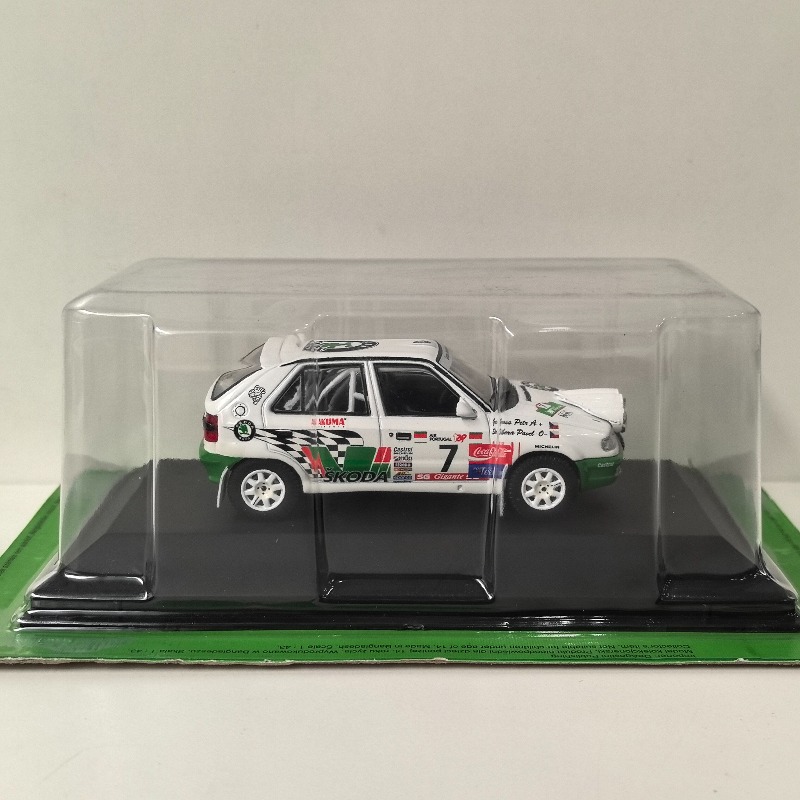 Diecast IXO 1:43 Scale SKODA F - Model Kit Car recension och pris