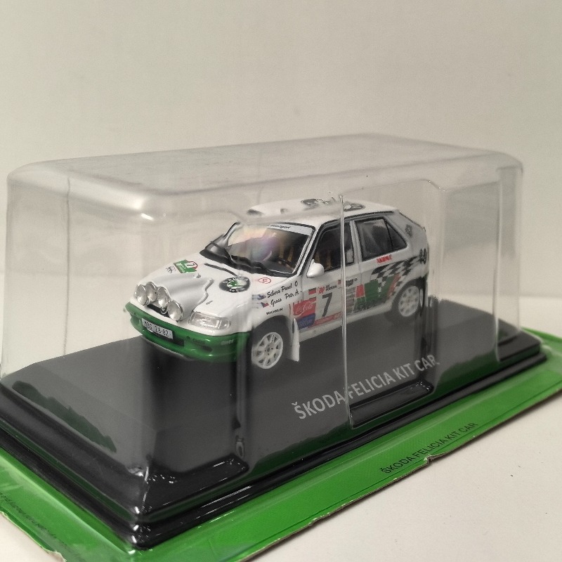 Diecast IXO 1:43 Scale SKODA F - Model Kit Car recension och pris