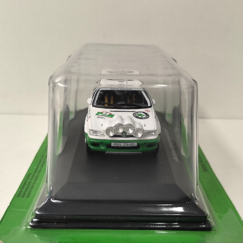 Diecast IXO 1:43 Scale SKODA F - Model Kit Car recension och pris