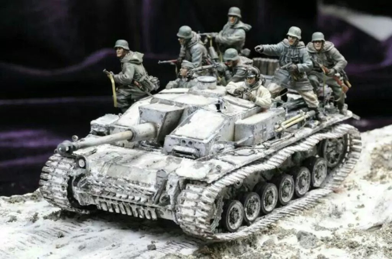 1/35 Scale Die-Cast Resin Figu - Model Kit Reshiram recension och pris